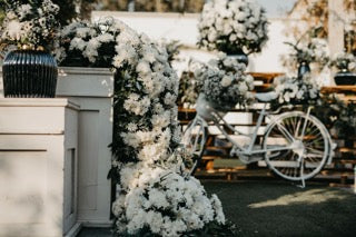 Event Planning Tips: Creative DIY Arrangements and Centerpieces