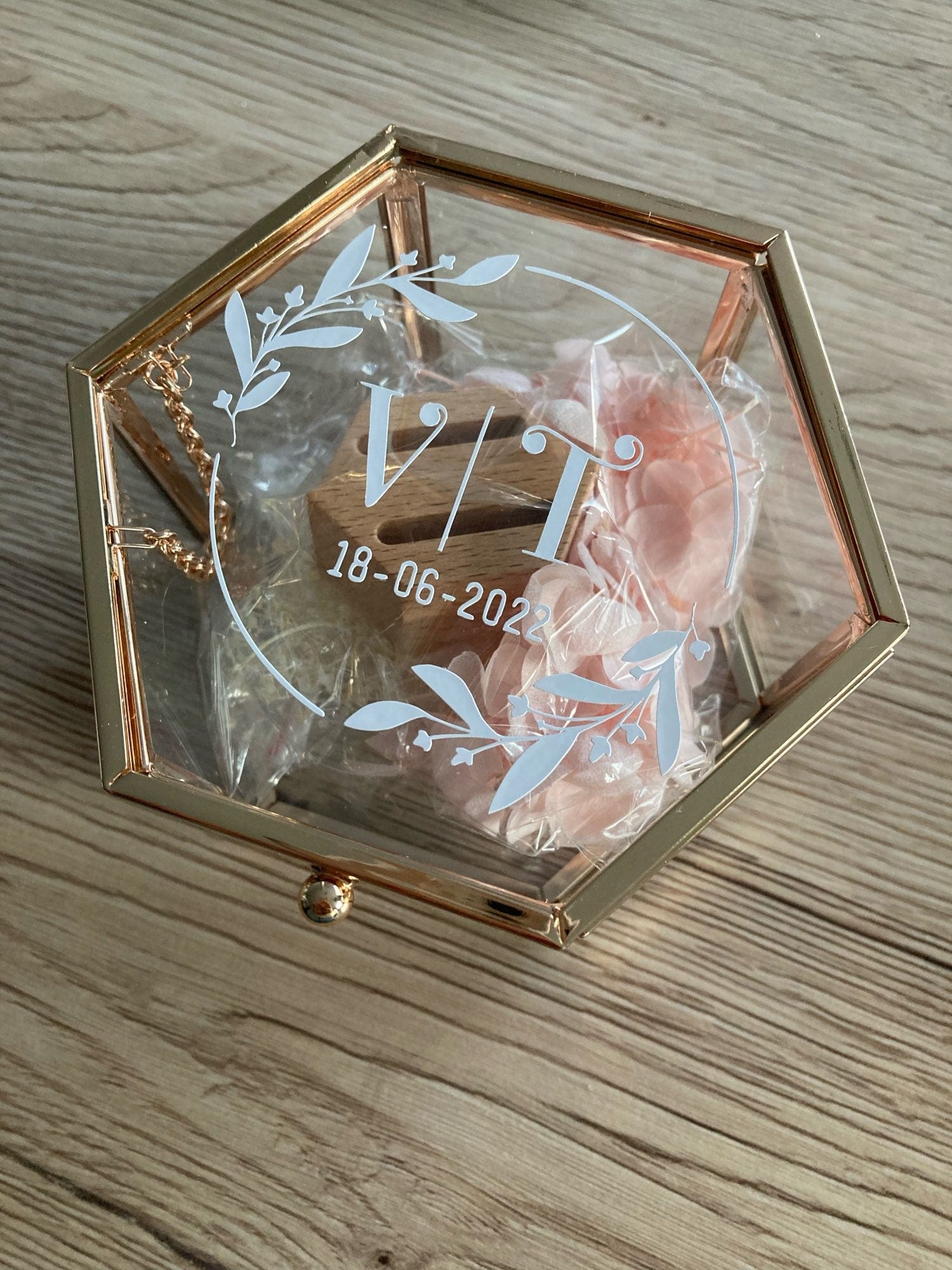 WeddingStory Shop Custom Engraved Glass Wedding Ring Box